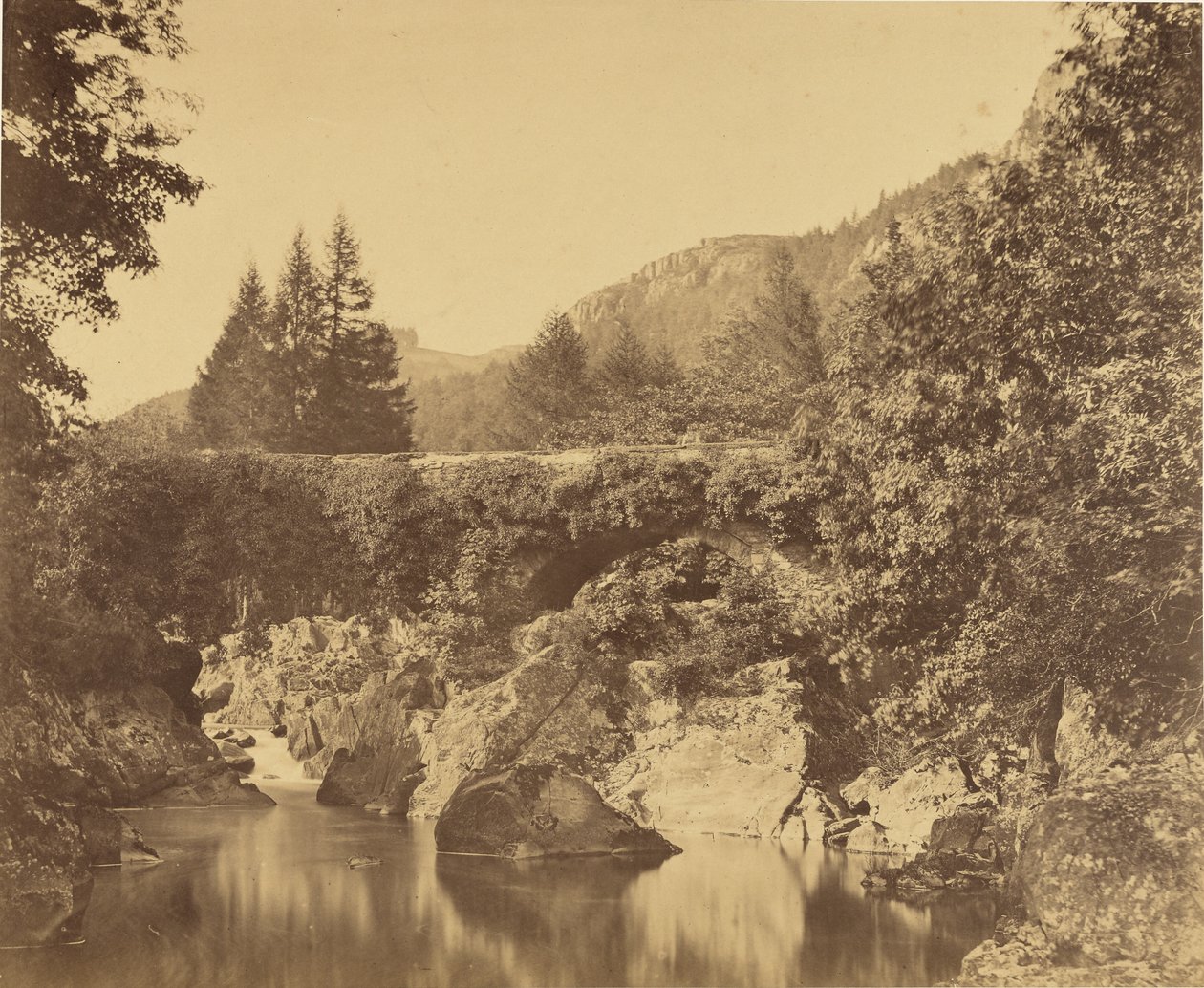 Damm nedanför Pont y Pari, Bettws-y-Coed, Wales. av Roger Fenton