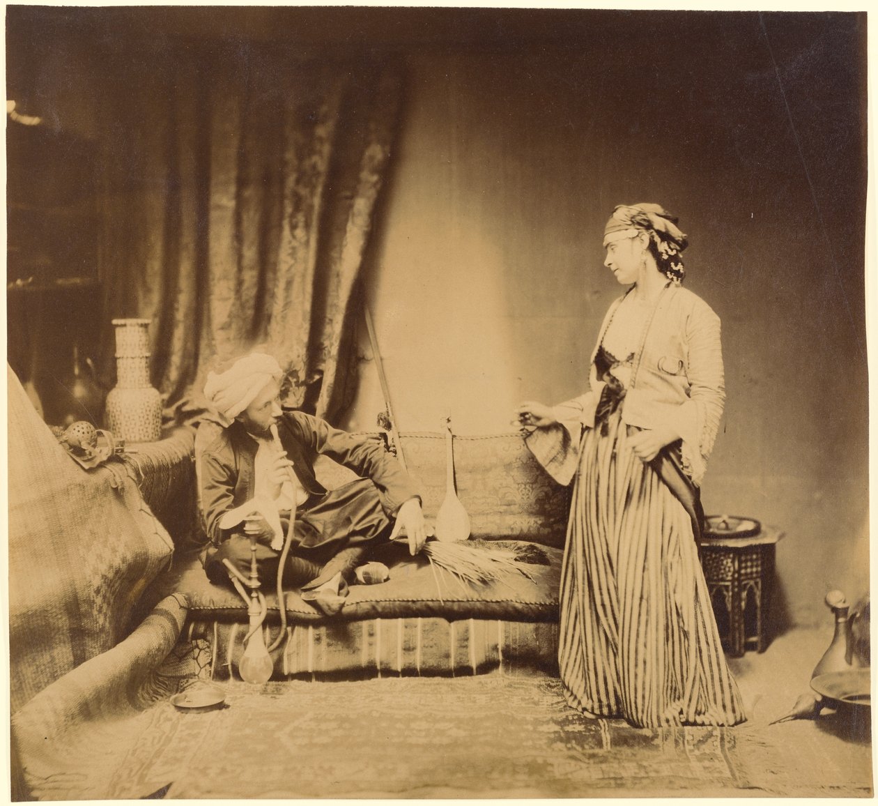 Rökare och dansande flicka av Roger Fenton