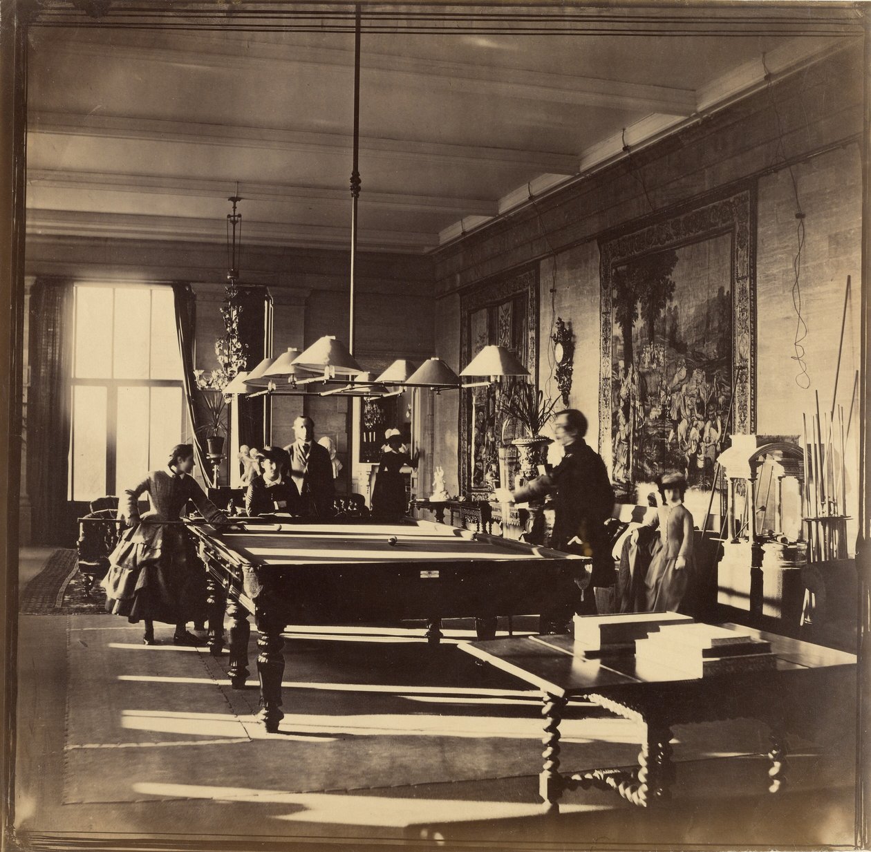 [Biljardrummet, Mentmore House] av Roger Fenton