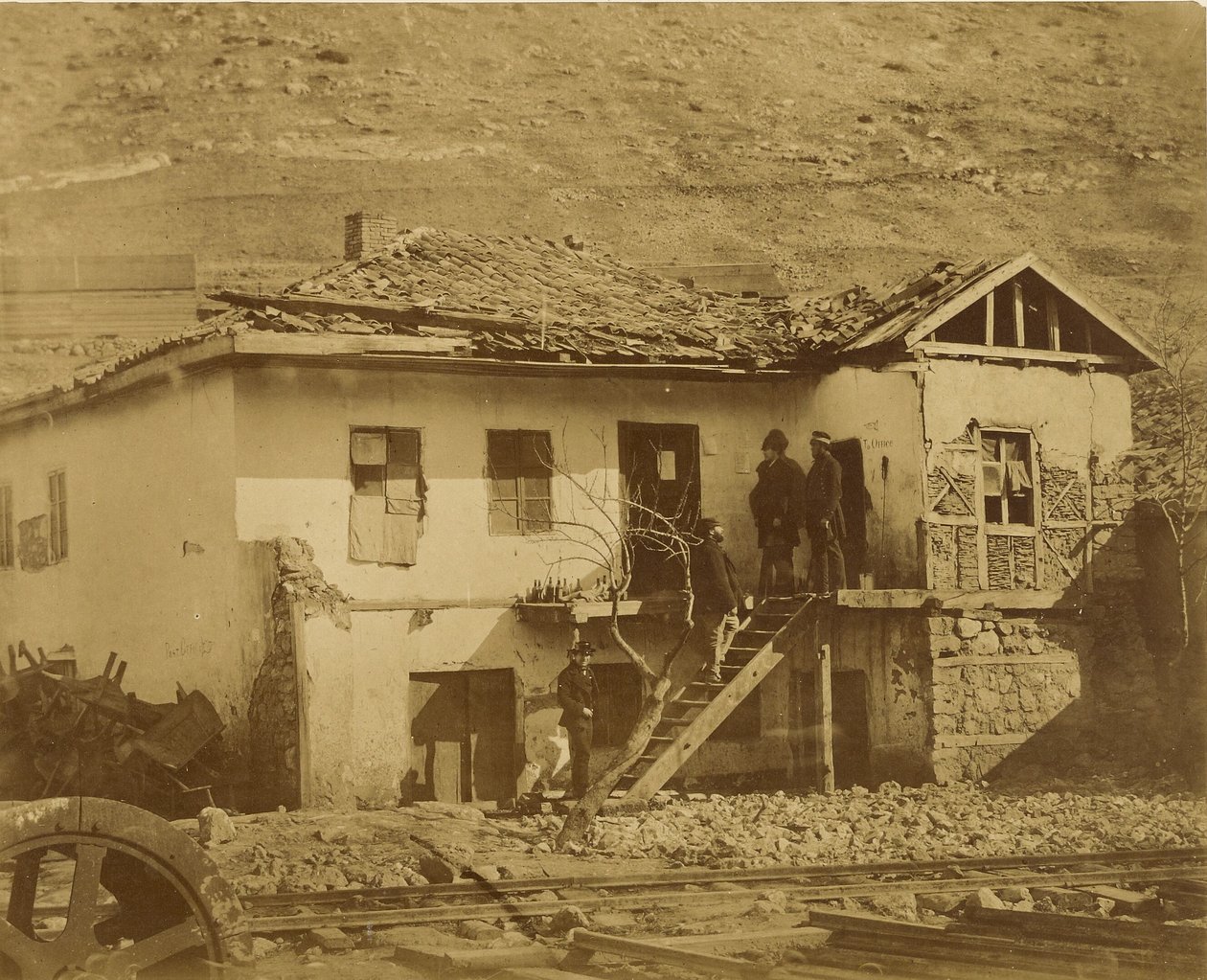 Det gamla postkontoret, Balaklava. av Roger Fenton
