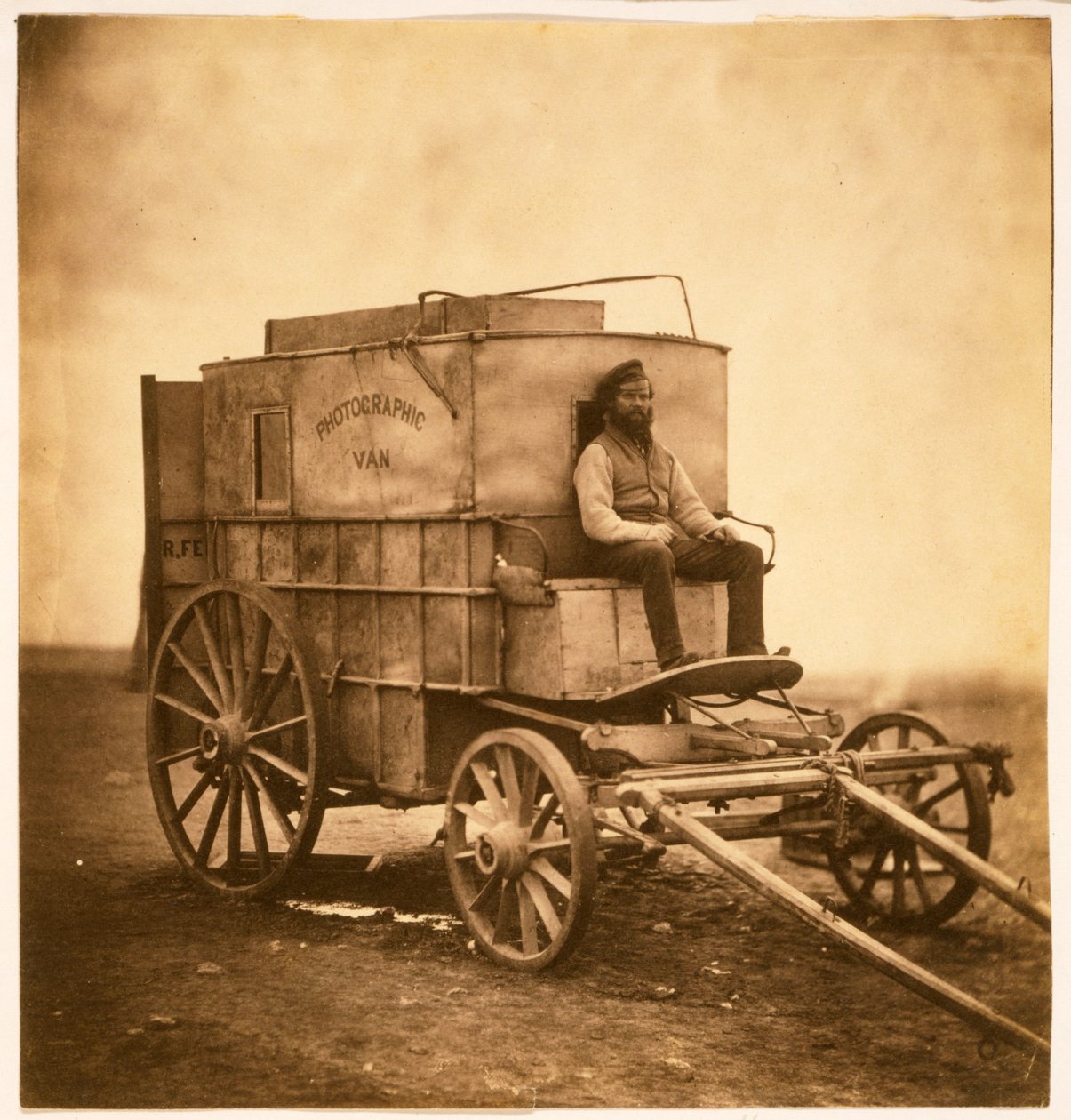 The Photographers Van med Marcus Sparling på Krim, 1855 (salttryck) av Roger Fenton