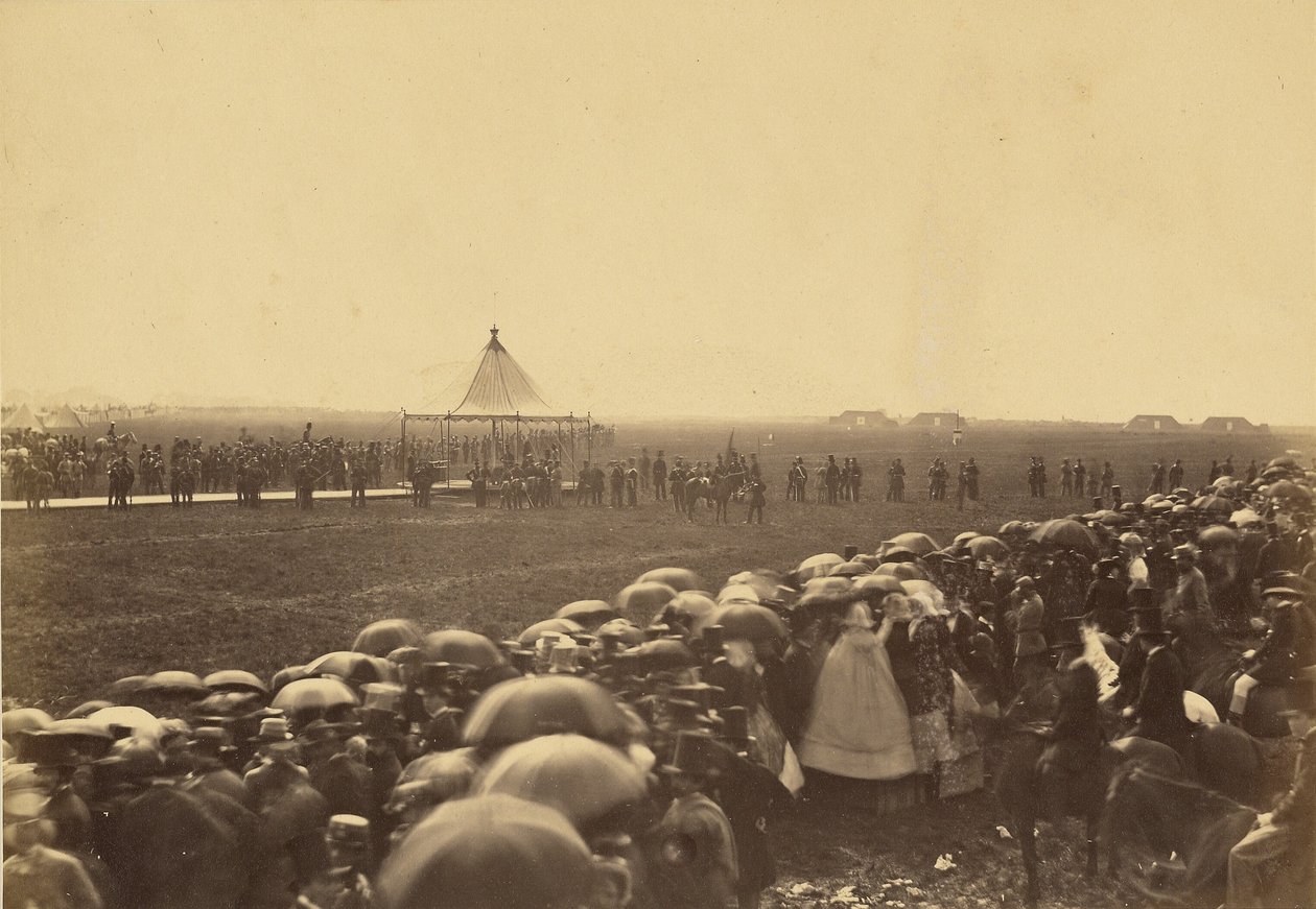 Provar geväret innan drottningens ankomst. av Roger Fenton