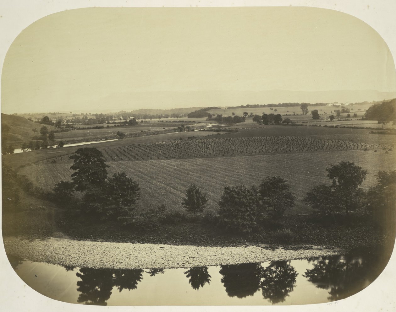 Valley of the Ribble och Pendle Hill, 1859. av Roger Fenton