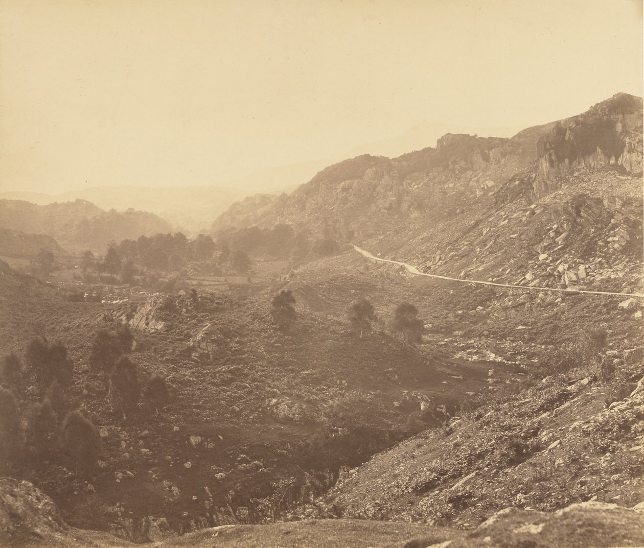 Utsikt i Dolwyddellan: eftermiddag. av Roger Fenton