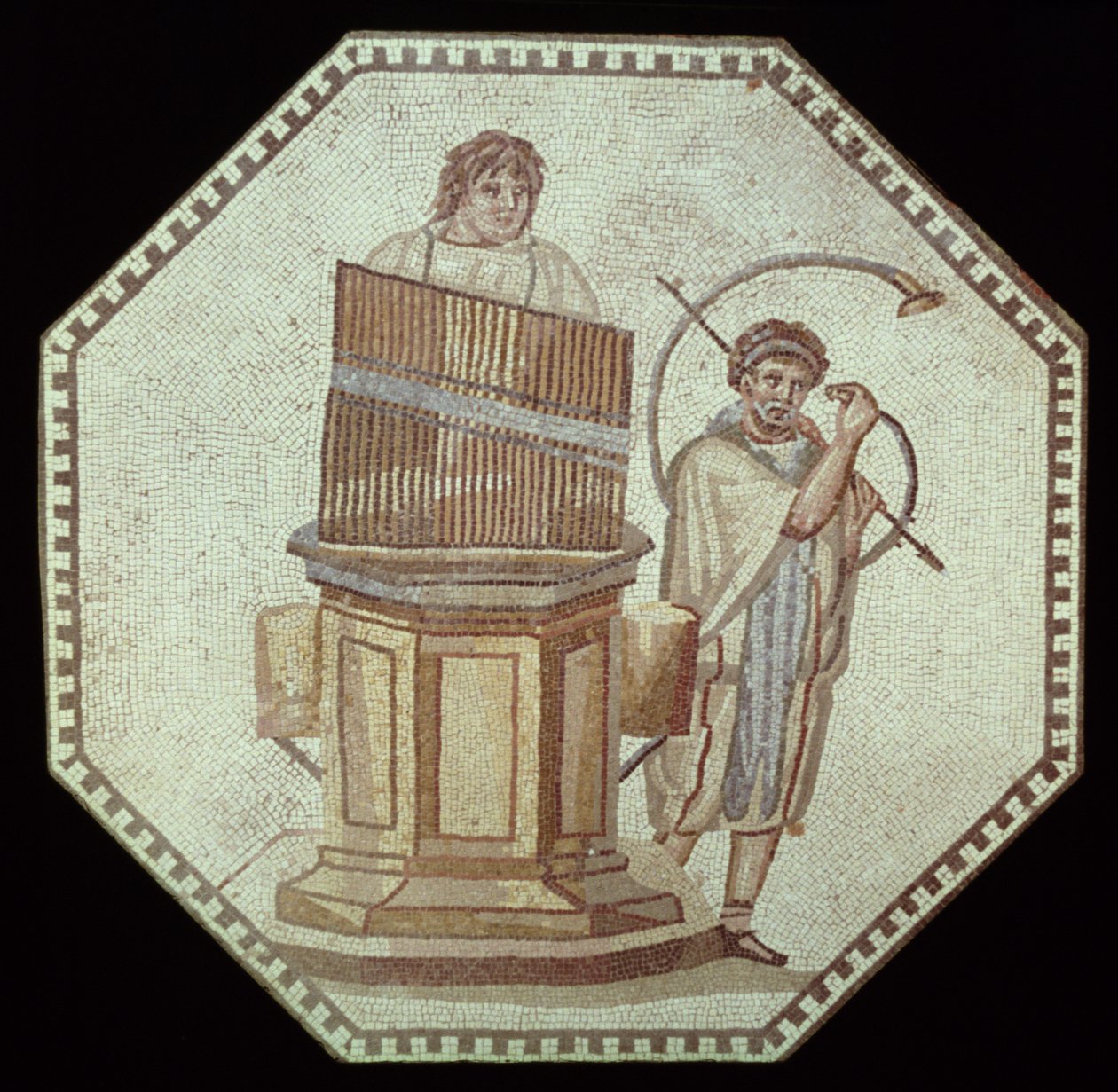 En organist och en hornist underhåller på en Gladiatormatch (mosaik) av Roman