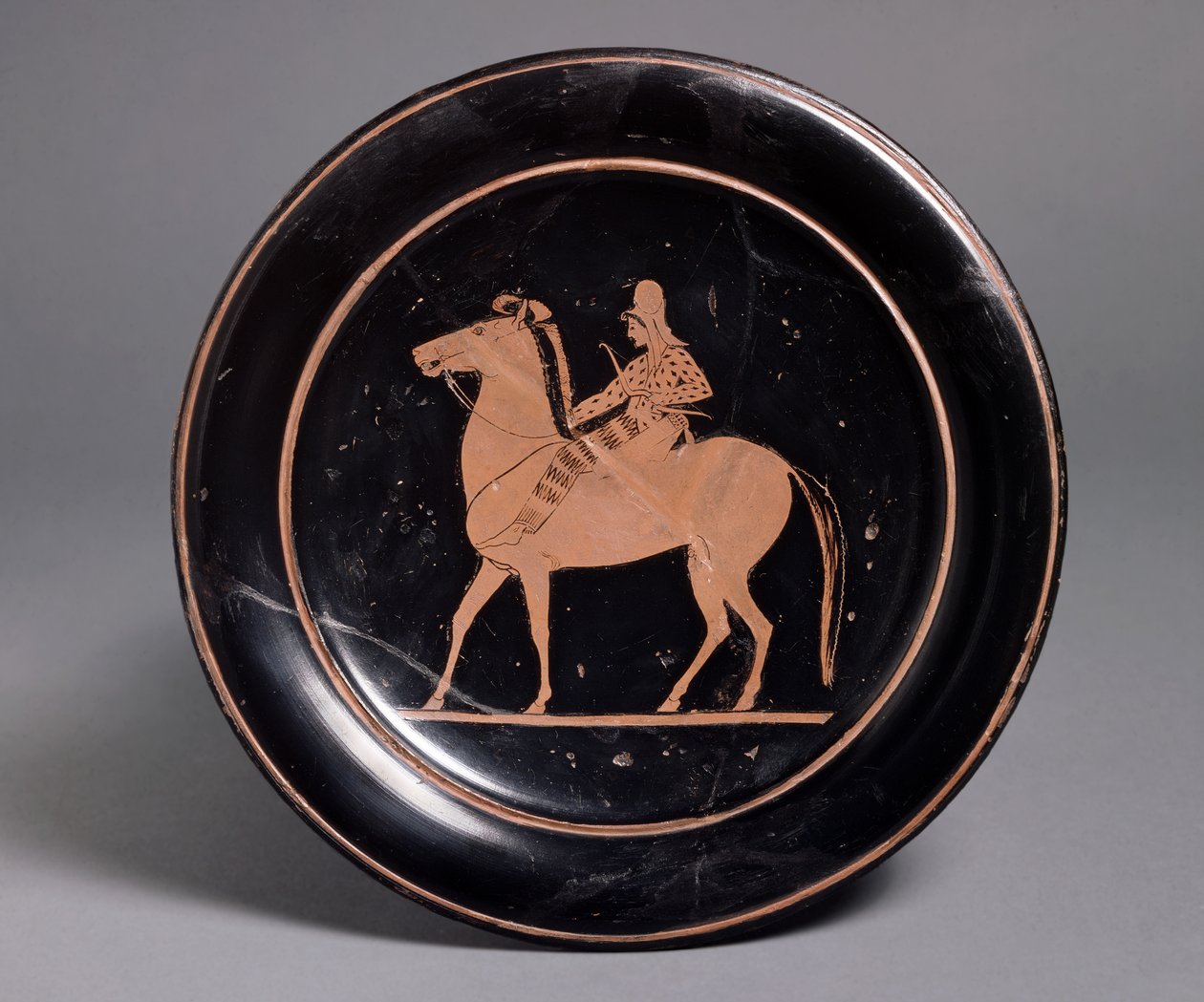 Attic röd figurskylt som visar en monterad bågskytt i orientalisk kostym, inskriven Miltiades kalos, 520-510 f.Kr. (keramik) av Roman