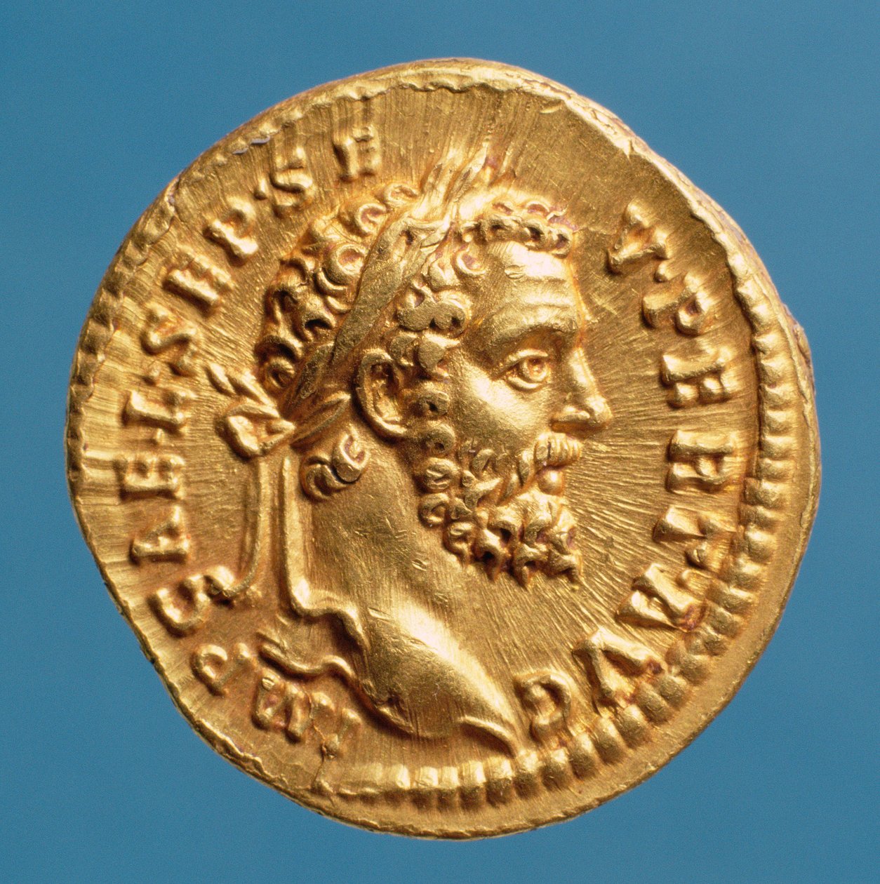 Aureus (framsida) av Septimius Severus (193-211) med en lagerkrans. (guld) Inskription: IMP CAE L SEP SEV PERT AVG av Roman