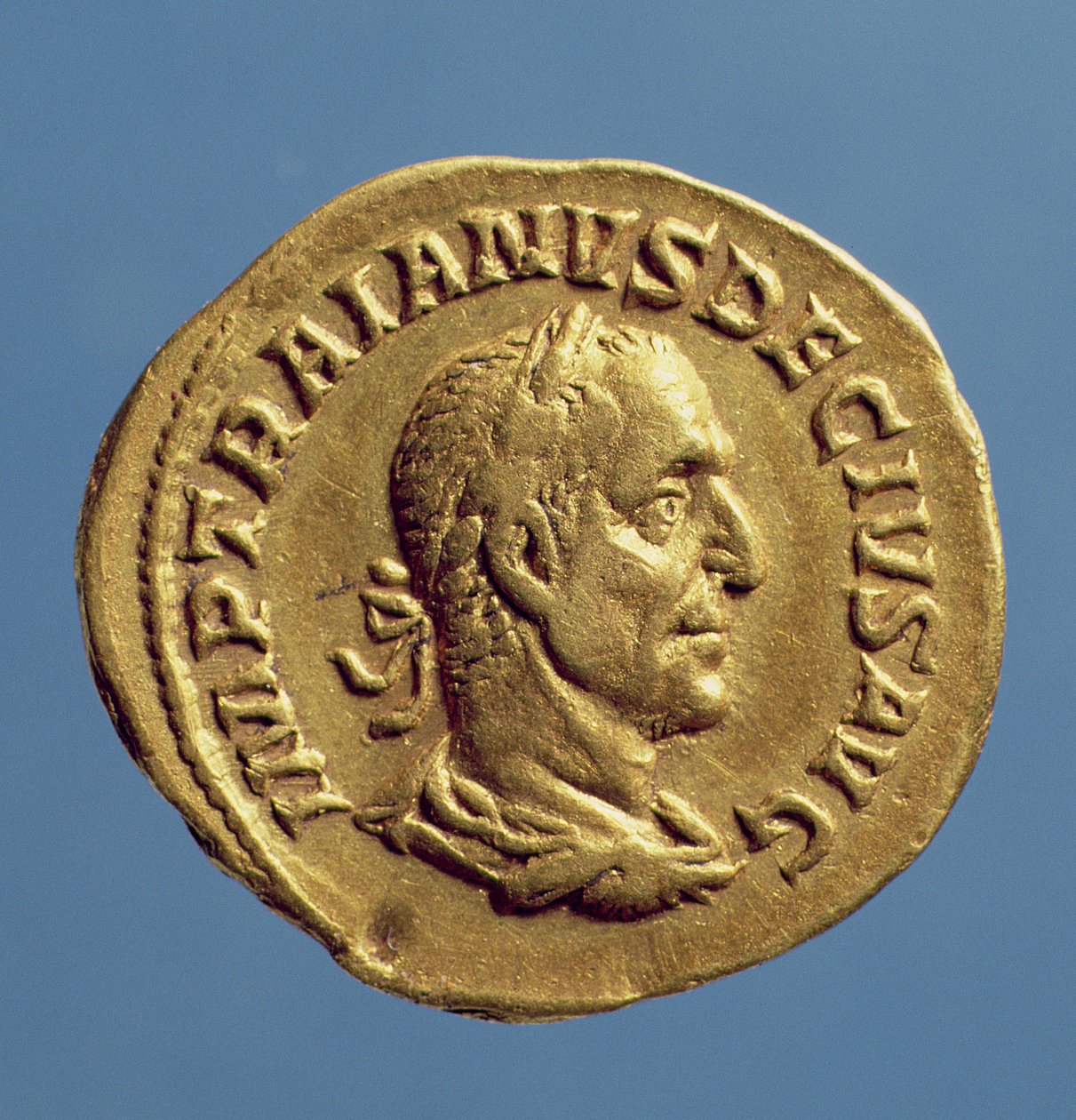 Aureus (framsidan) av Trajanus Decius (249-251) draperad, bär en lagerkrans (guld) Inskription: IMP TRAIANVS DECIVS AVG av Roman