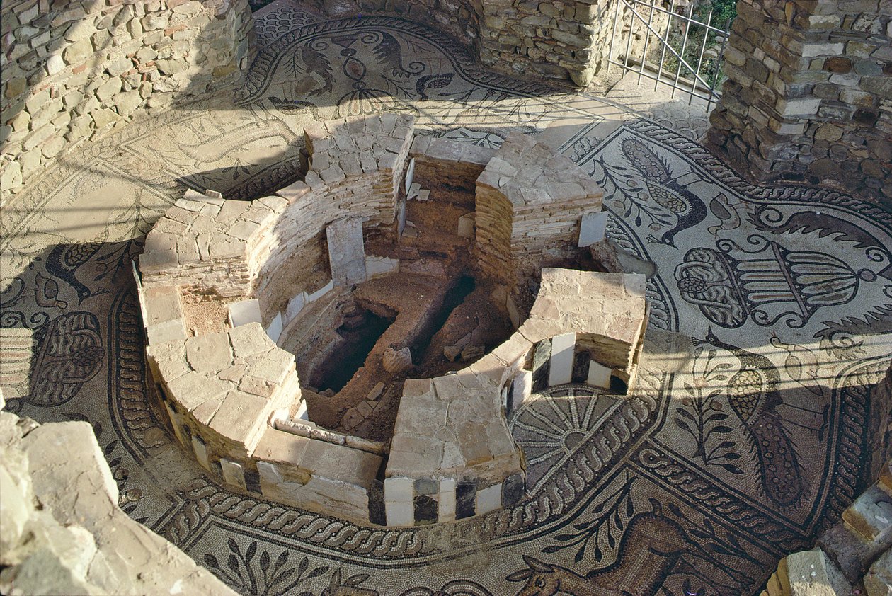 Dopkapell med mosaikbeläggning av Roman
