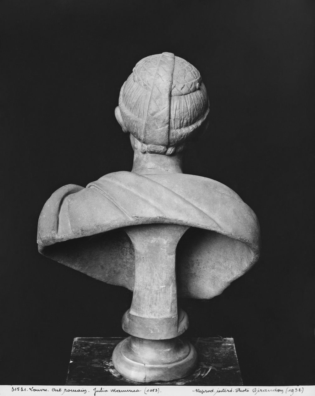 Byst av Julia Mamaea (180-235 e.Kr.) mor till kejsar Severus Alexander (205-235 e.Kr.) sedd bakifrån, ca 230 (marmor) av Roman