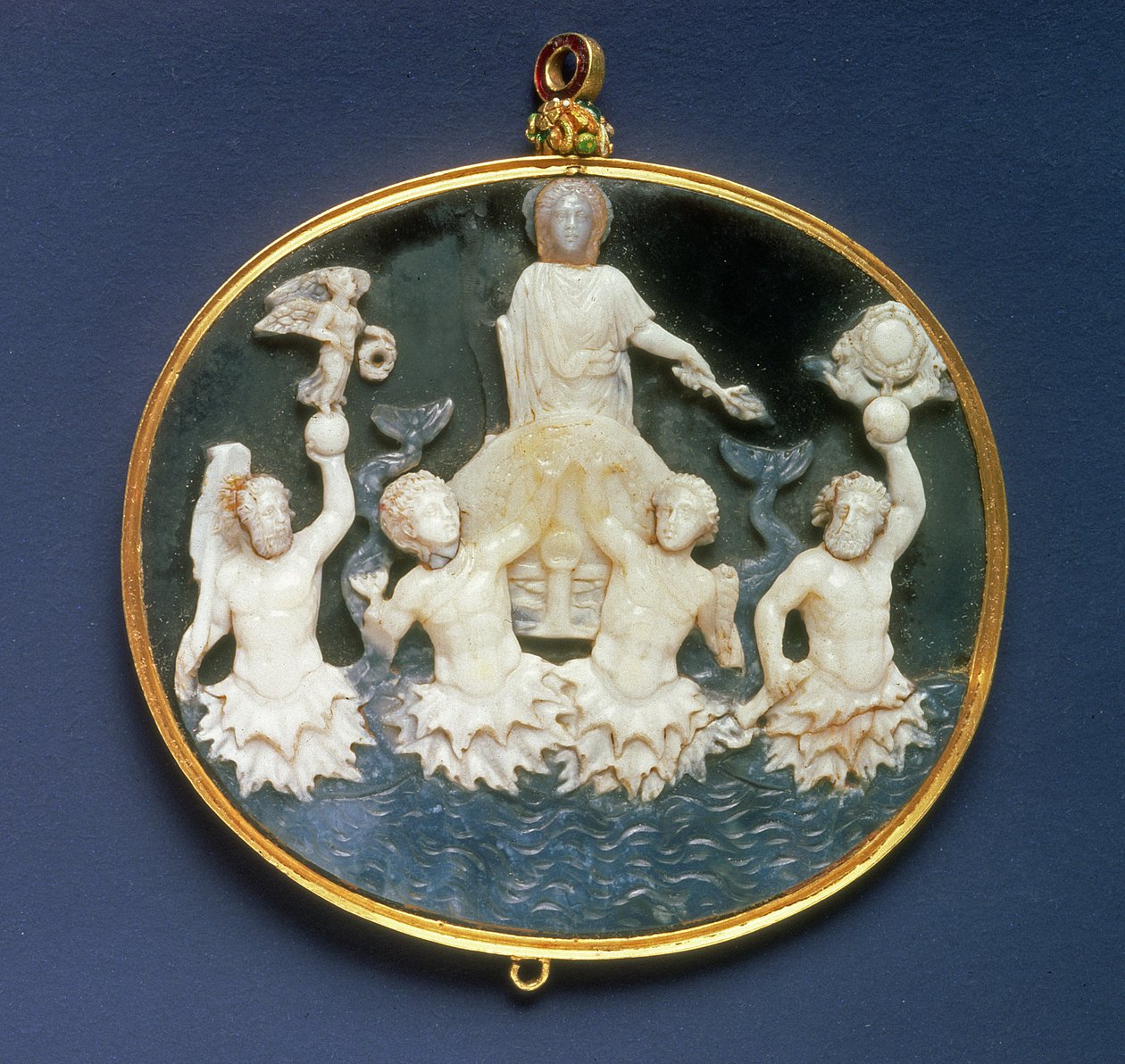 Kameo till minne av Octavianus sjöseger (63 BC-AD 14) över Mark Antony (c.82-30 BC) vid slaget vid Actium, 31 BC (sardonyx) av Roman