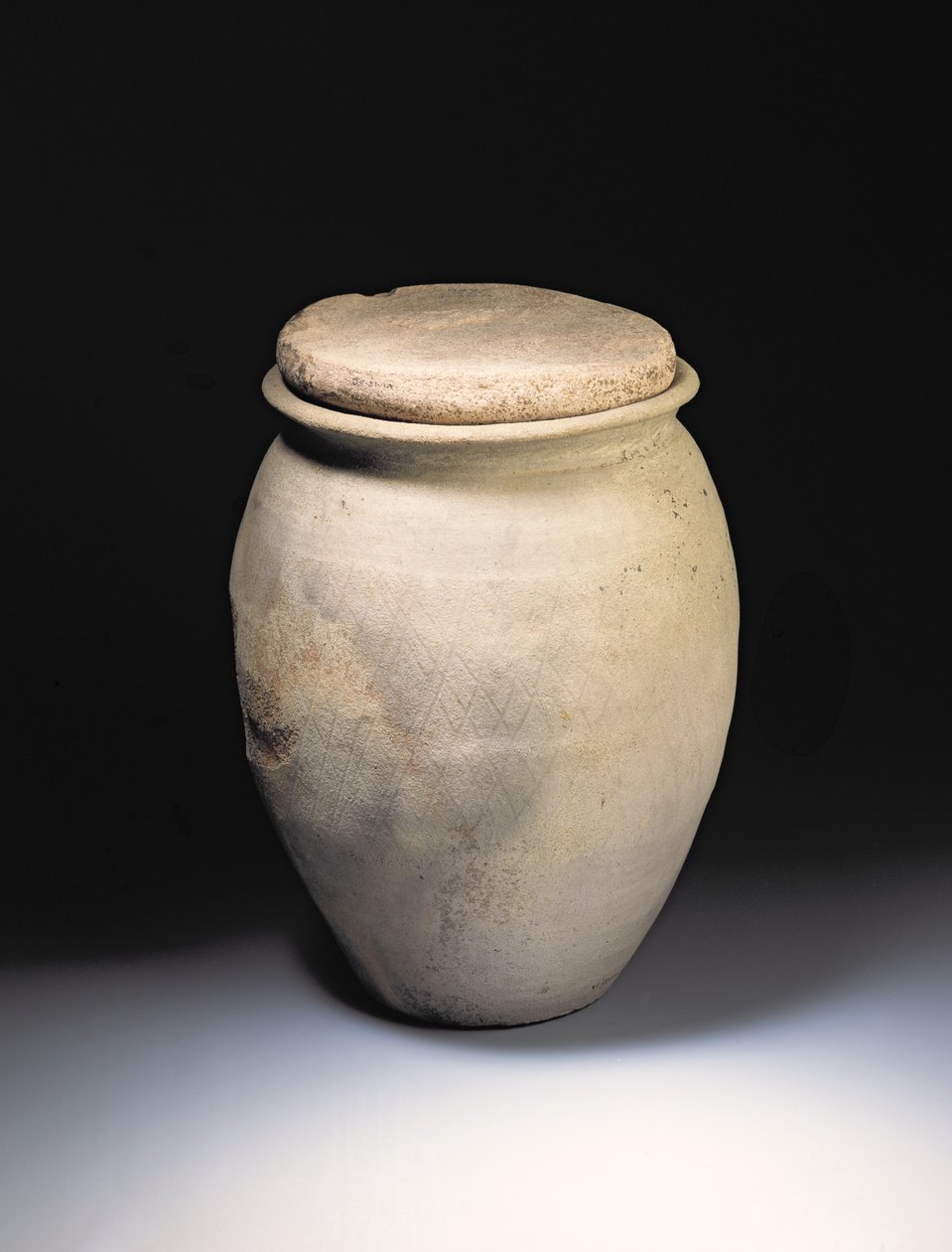 Kremeringsurna med gallermönster, från den romerska platsen i Newstead, Melrose (keramik) av Roman