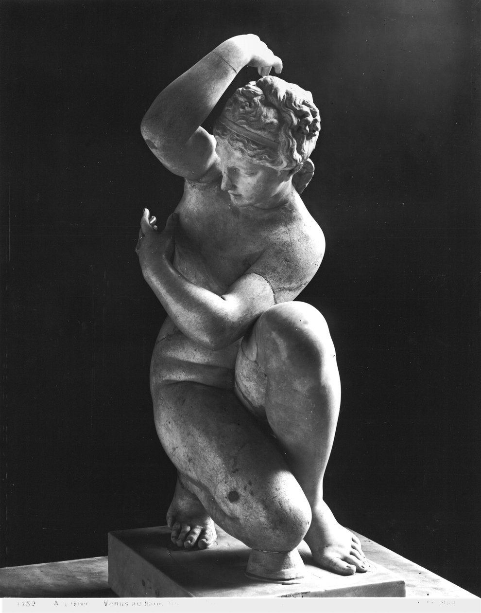 Den hukande Venus, kopia av ett grekiskt original från 300-talet f.Kr. (marmor) (se även 191002, 191003) av Roman
