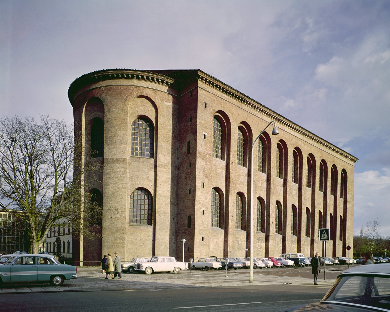 Utvändig vy av Aula Palatina, byggd omkring 310 av Roman