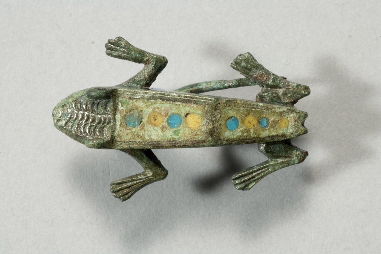 Fibula of a Frog, romansk-keltisk, 3:e-4:e århundradet e.Kr. (brons med emaljinlägg) av Roman
