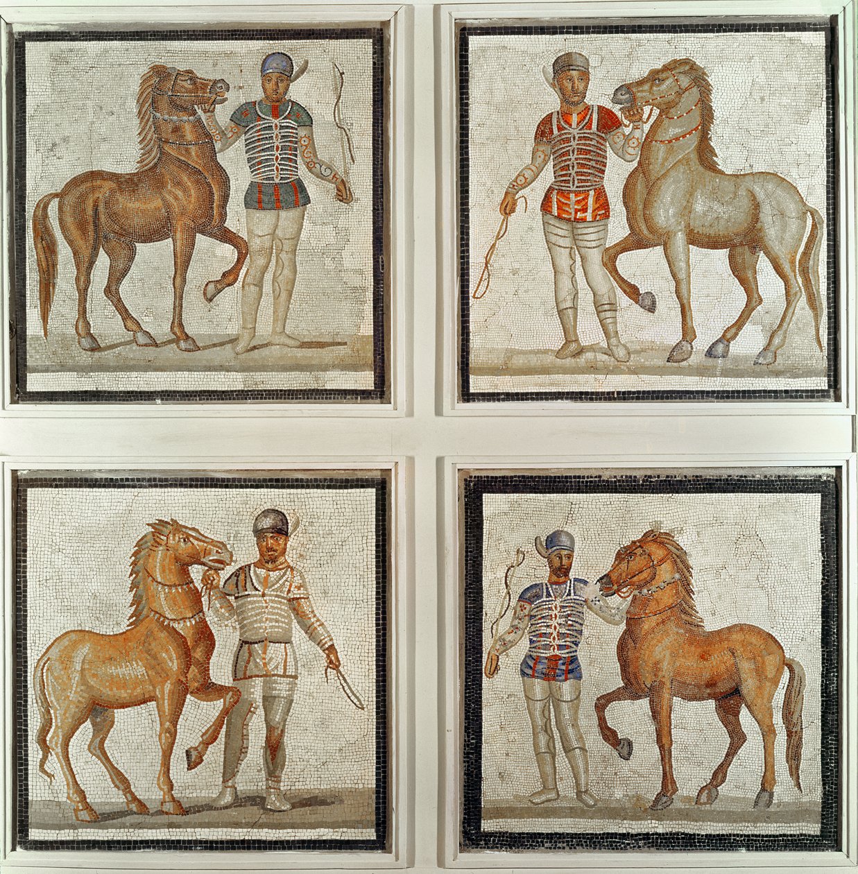 Fyra ryttare i sina tävlingsfärger (mosaik) av Roman