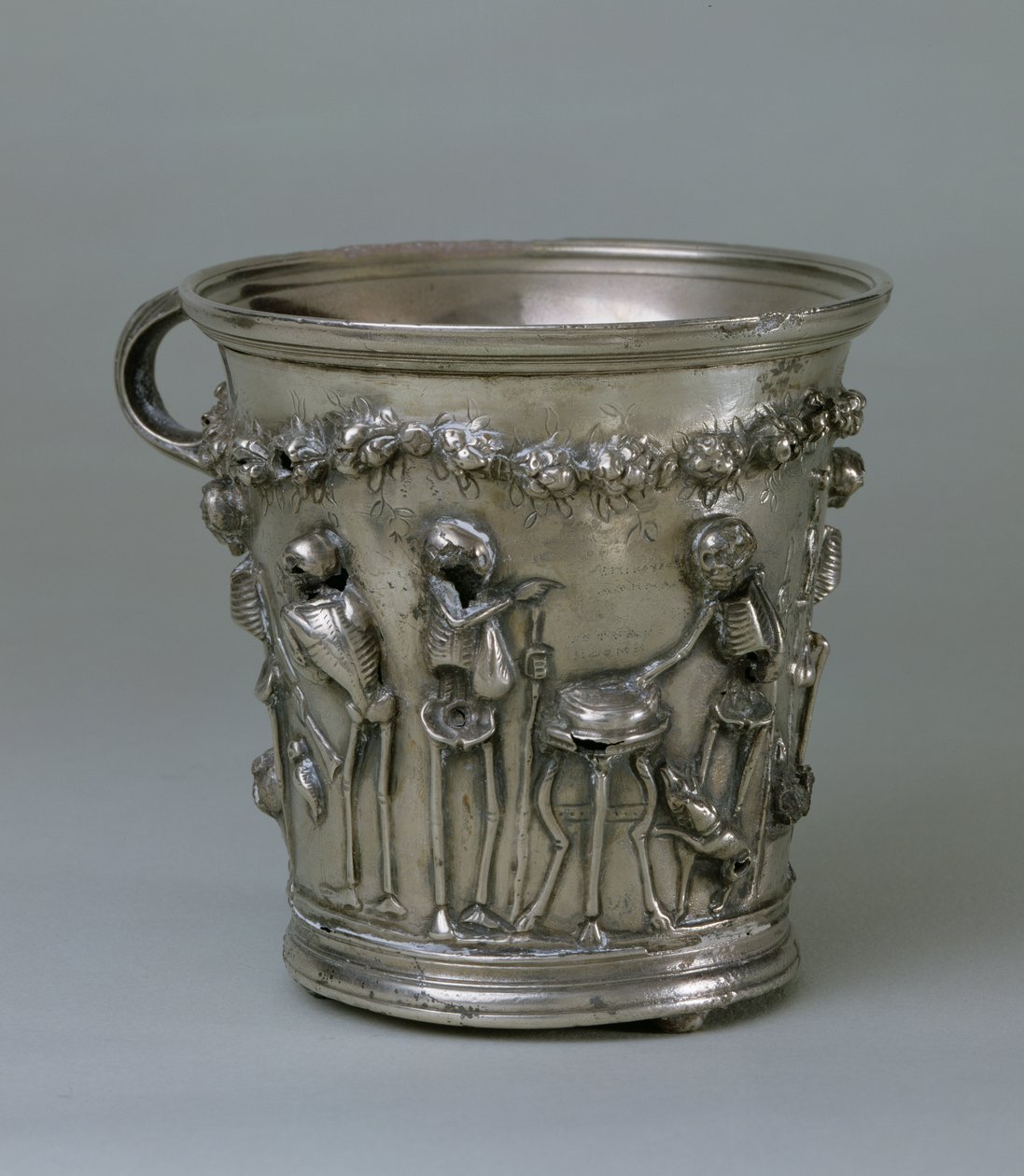 Bägare präglad med skelett från Boscoreale Treasure, nära Pompeji (silver) av Roman