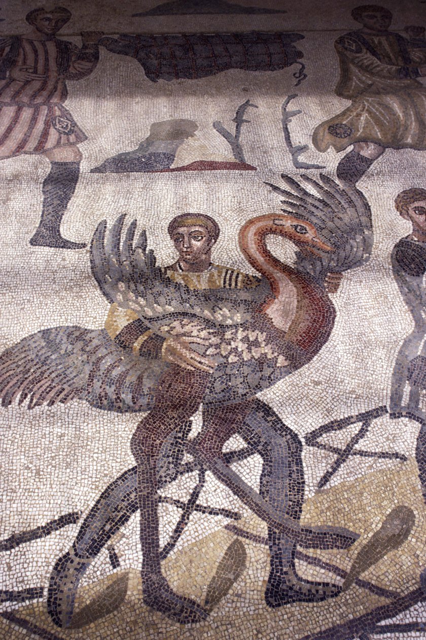 Man som bär en svan, detalj från en jaktscen (mosaik) av Roman