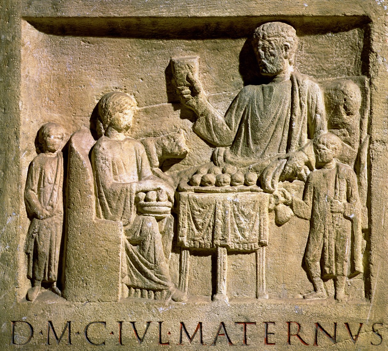 Relief som visar en familjemåltid av Roman