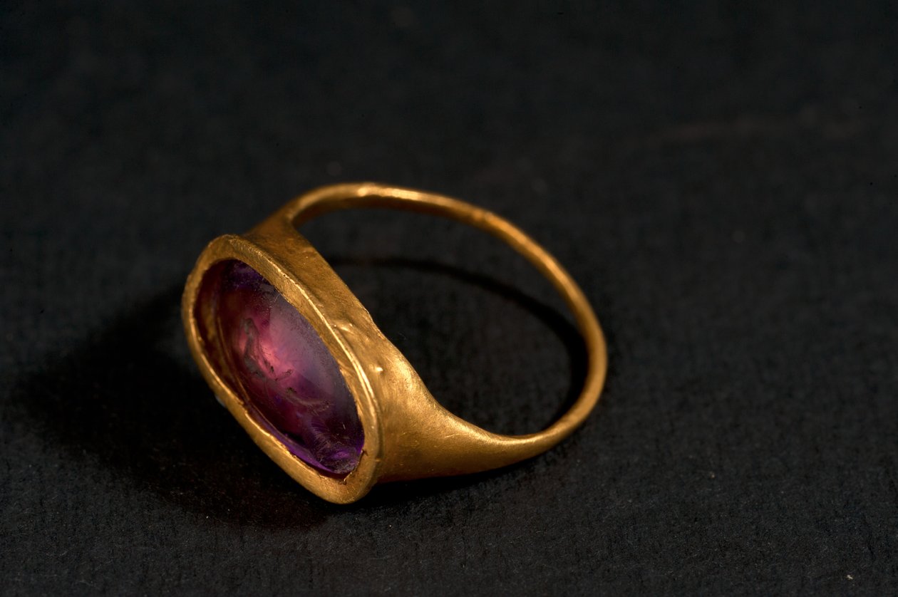 Ring (guld och ametist) av Roman
