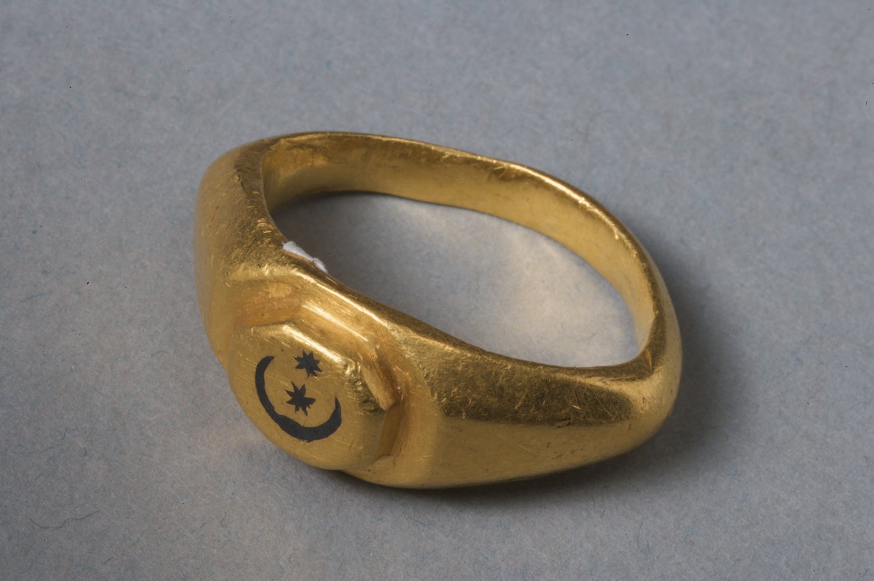 Ring med nielloinlägg (guld) av Roman