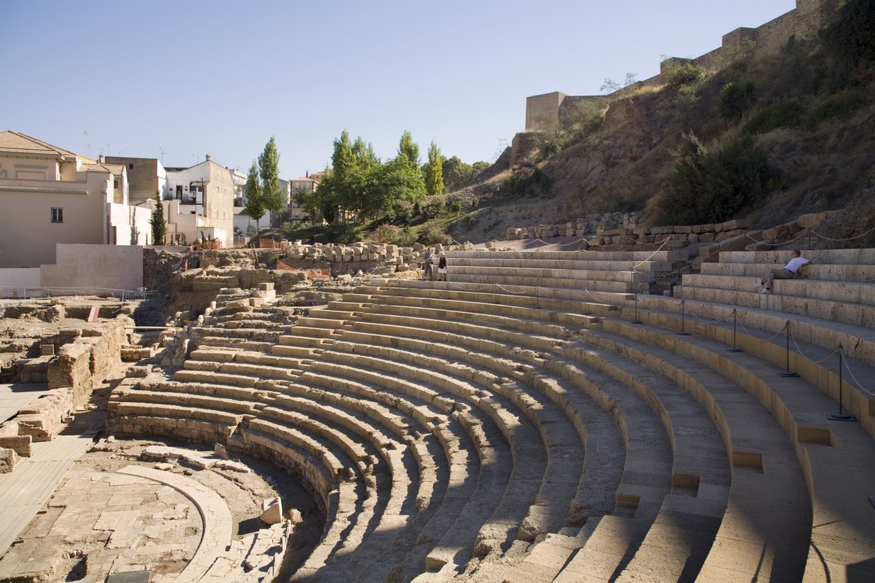 Ruinerna av den romerska teatern av Roman