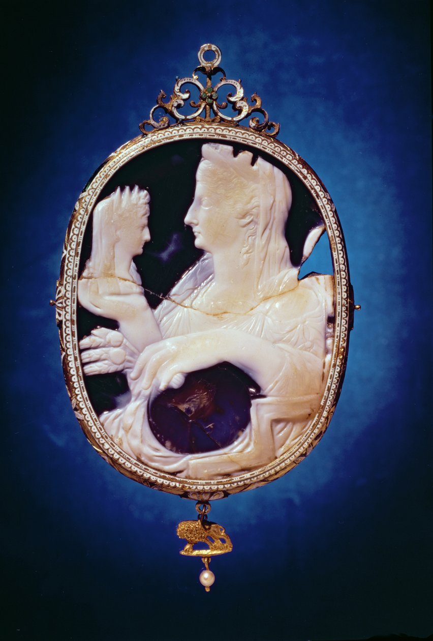 Sardonyx Cameo med profilen av Livia hustru till kejsar Augustus (63BC-14AD) och Tiberius (Claudius Nero) (42BC-37AD), 1000-talet (sardonyx) av Roman