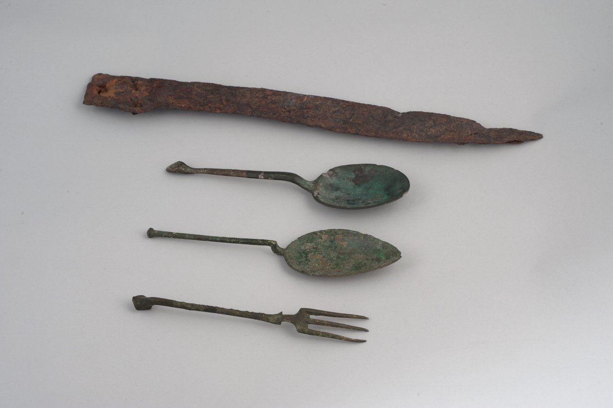 Matskedar, kniv och gaffel (järn och brons) av Roman