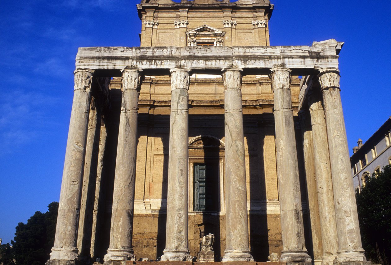 Antoninus och Faustinas tempel, invigt 141 e.Kr. av Roman