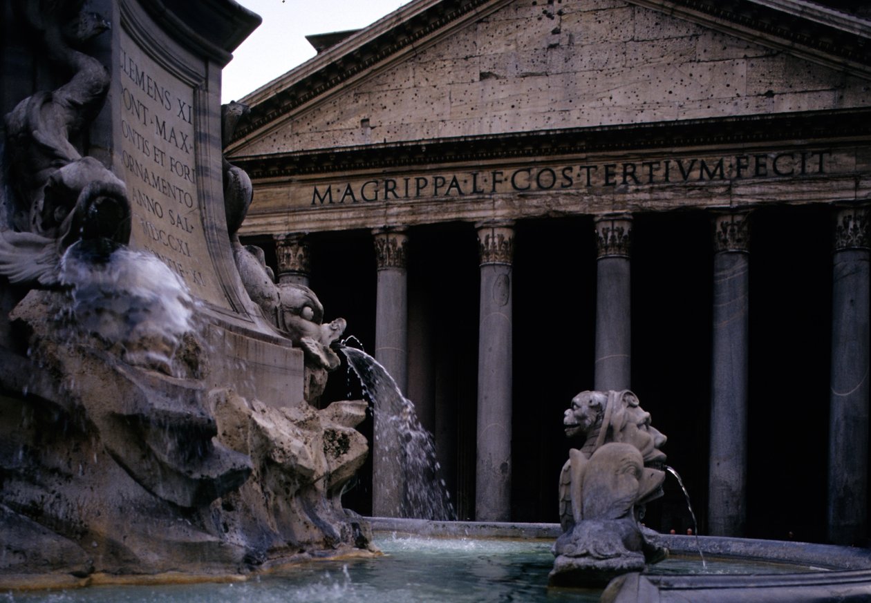 Pantheon och fontän av Roman