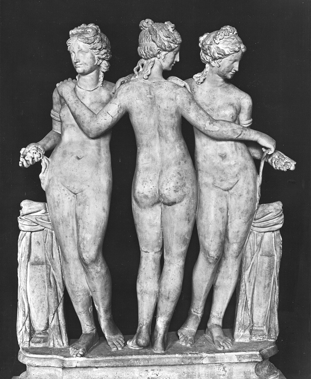 The Three Graces, kopia av ett grekiskt original från 200-talet f.Kr. (marmor) (se 191014 och 191015) av Roman