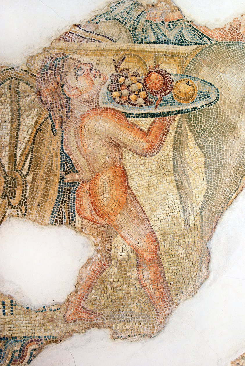 Dionysos triumferande procession, detalj av fruktbäraren. Aions hus, Paphos, Cypern mosaik av Roman