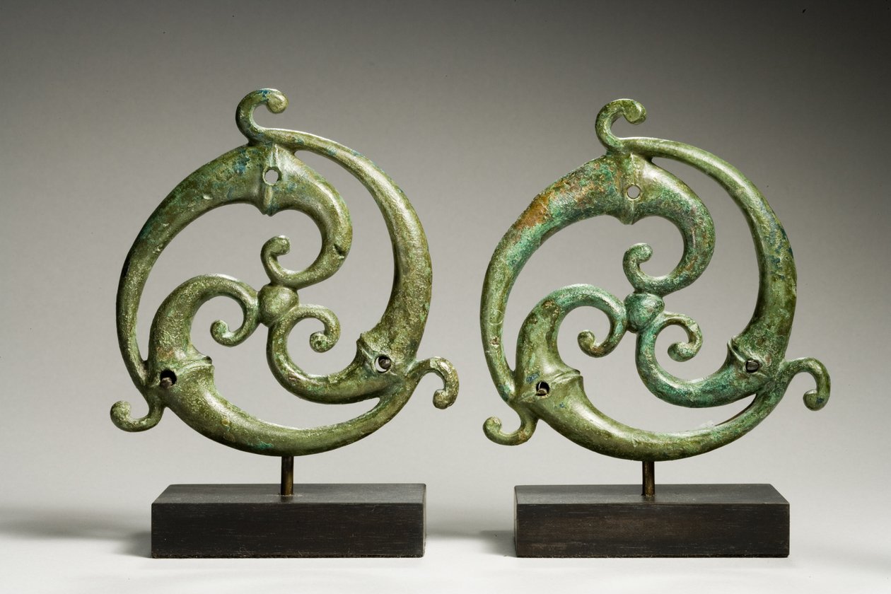 Triskele-applikationer, romansk-keltiska, ca 300-talet e.Kr. (brons) av Roman