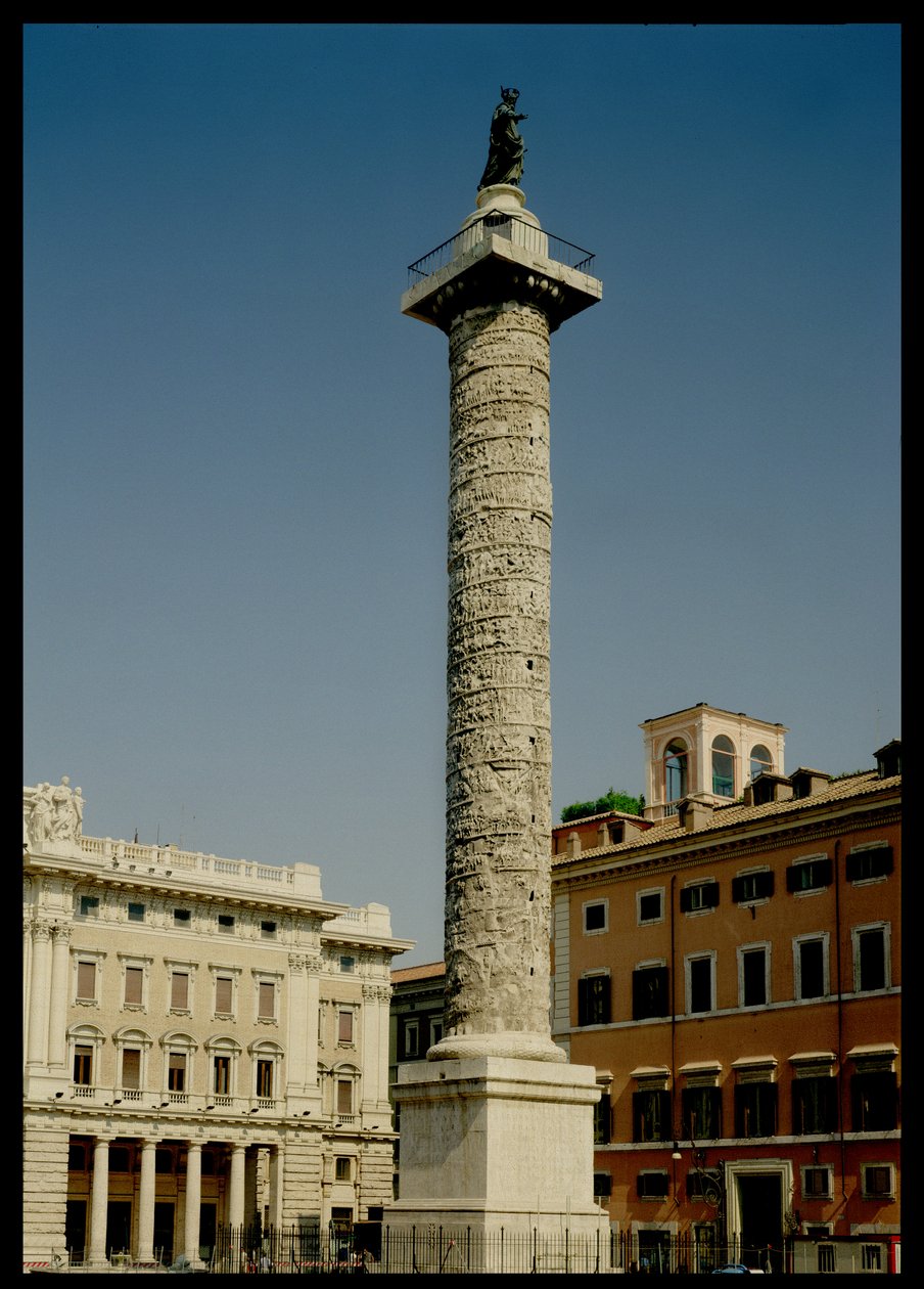 Utsikt över Trajanus kolumn, 113 e.Kr av Roman