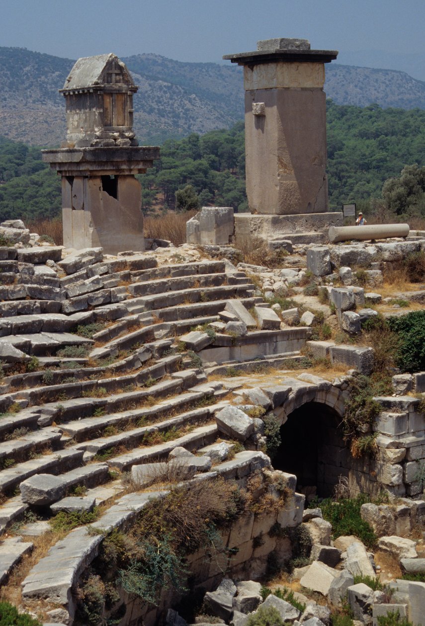 Utsikt över amfiteatern i Xanthos, antika Lykien av Roman