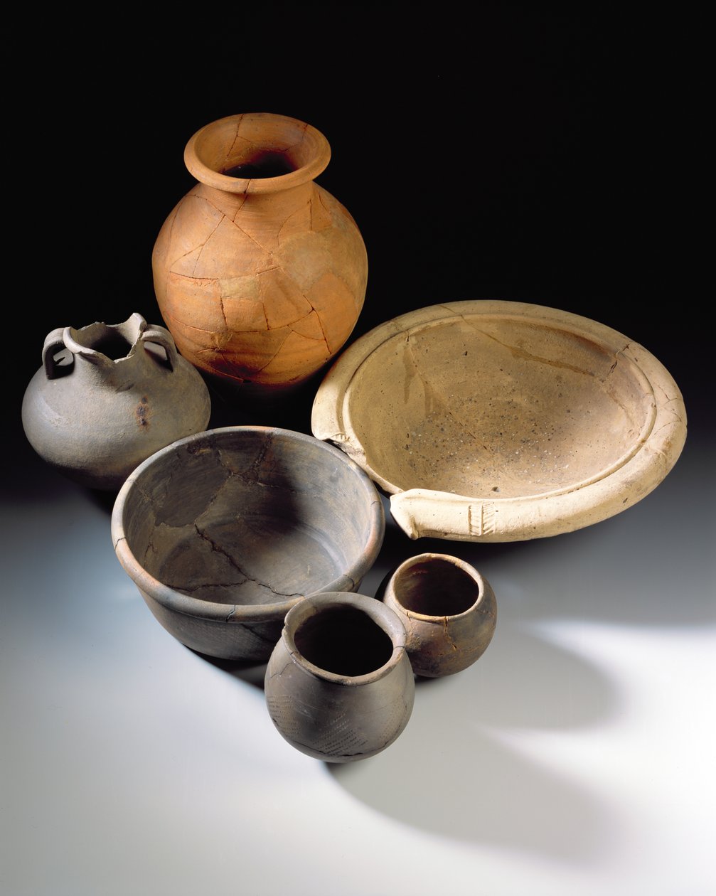 Flagon och andra fartyg, från Inveresk, Midlothian av Roman Roman