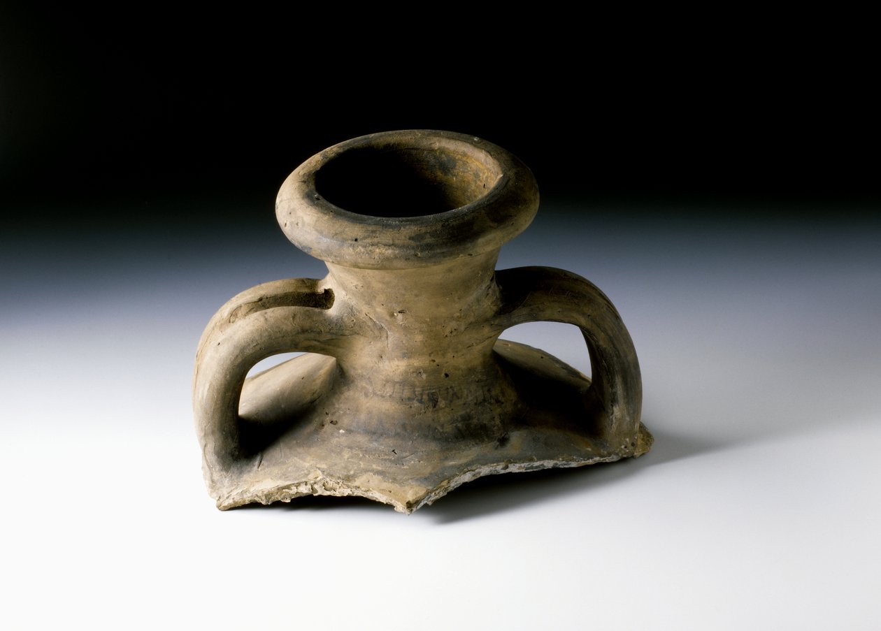 Fransk vinamfora med målad inskription på halsen, från den romerska platsen i Newstead, Melrose (grågods) av Roman Roman