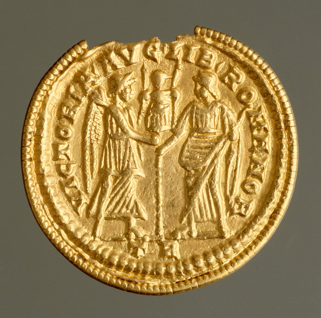 Solidus av Magnentius, funnen vid Kirchberg, ca 350-353 (guld) av Roman Roman