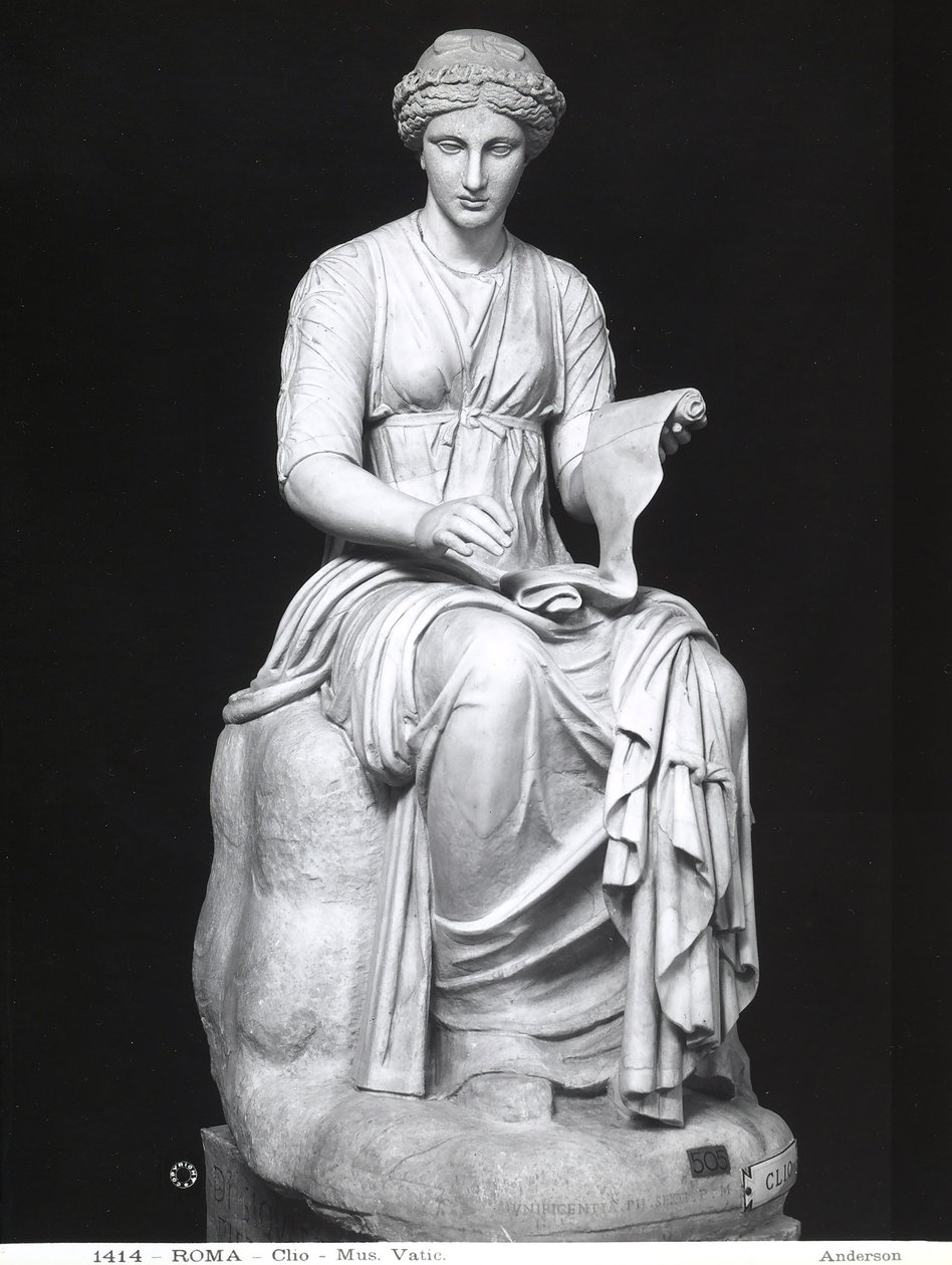 Staty av Clio som håller en rulle (se även 161937) av Roman Roman