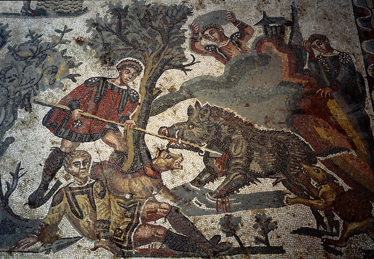 En jägare sårar attack av en galt, en av hans följeslagare stöter bort djuret med sitt spjut, detalj av "Det lilla jaktpartiet", 315-350 av Roman