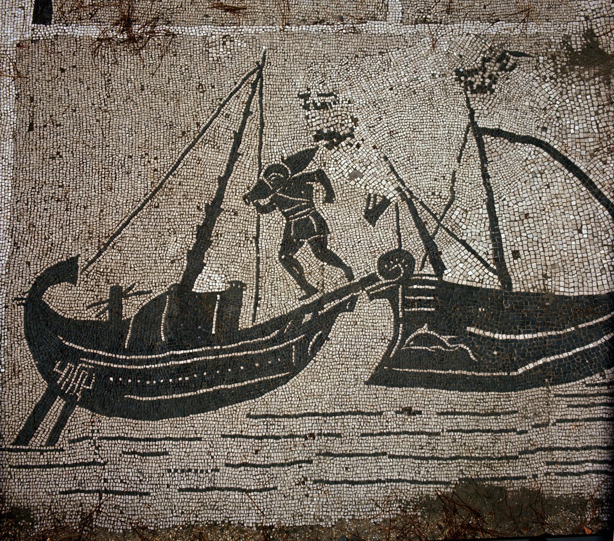 Forntida Ostia (Ostia). Place des Corporations. Mosaik av Sabratha Seafarers Corporation. Lasta gods på ett fartyg. av Roman