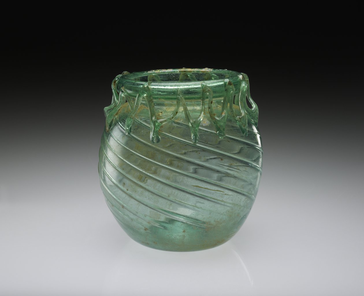 Blåst glasburk med funktionellt och dekorativt spår, AD 301-400 (blåst glas) av Roman