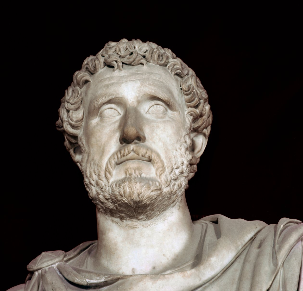 Byst av kejsar Antoninus Pius (86-181). Från hans villa i Lanuvius. Rom, museer av Roman