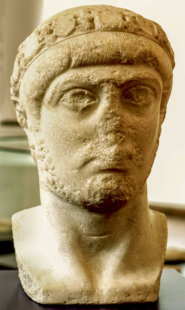 Byst av kejsar Gratianus av Roman