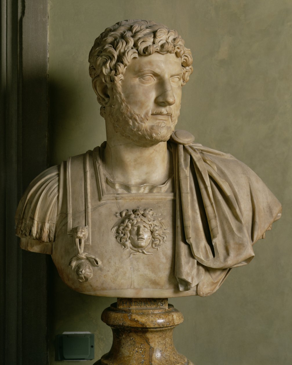 Byst av kejsar Hadrianus (76-138 e.Kr.) (marmor) av Roman