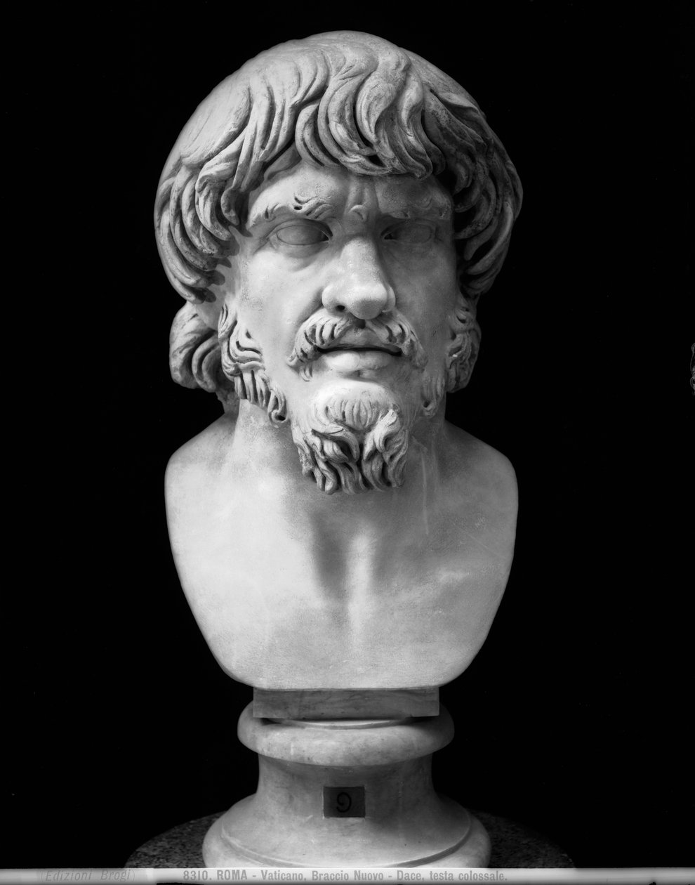 Byst av fångdace (marmor) av Roman