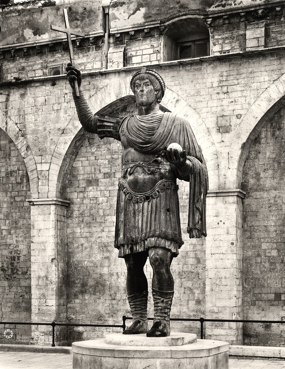 Kolossal staty möjligen av kejsar Valentinian I (321-375) kallad 