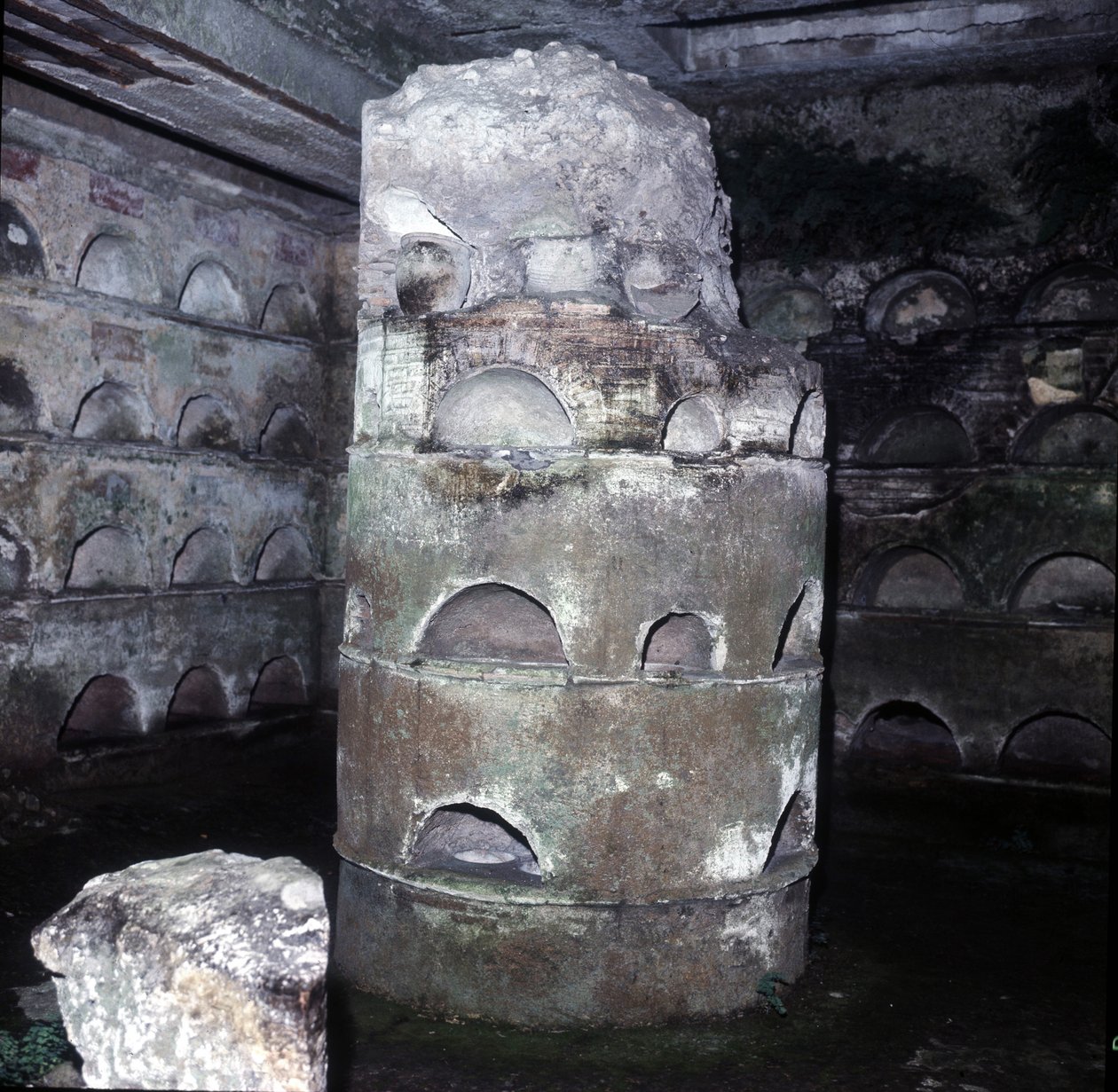 Columbarium - Scipios grav i Rom. av Roman