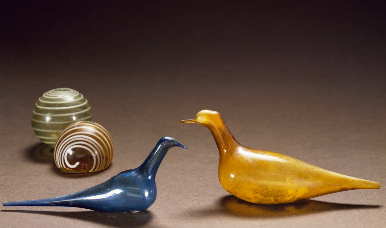 Duvformade unguentaries, målat och blåst glas av Roman