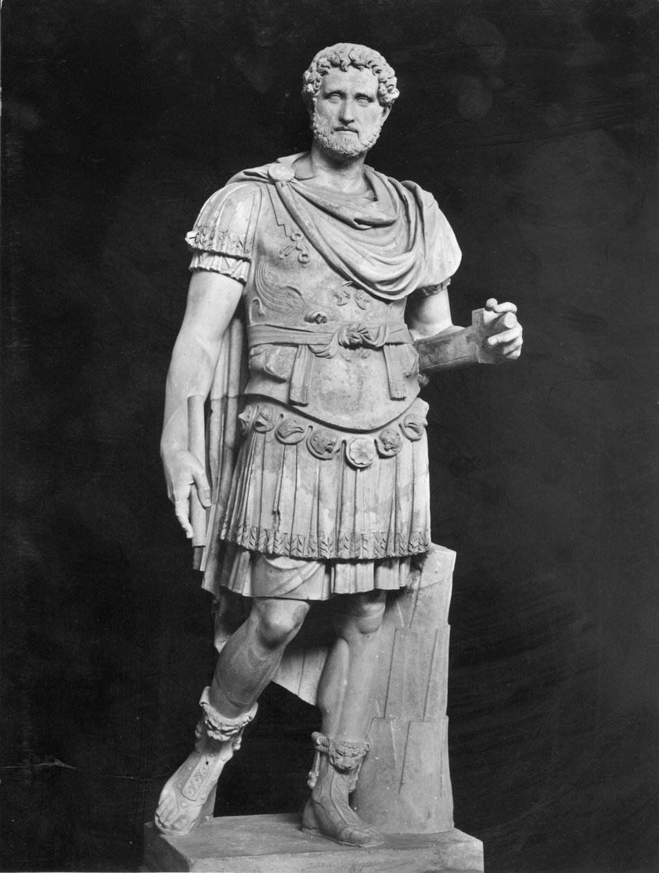 Kejsar Antoninus Pius (86-161 e.Kr.) (marmor) (s/v foto) av Roman